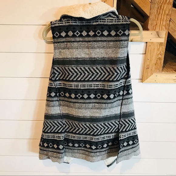 Me Jane Aztec Fleece southwest vest NWT small - Picture 2 of 7